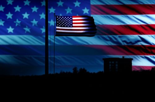 Una Bala Desgarra a América: La Muerte de Charlie Kirk y la Elegía de la Libertad